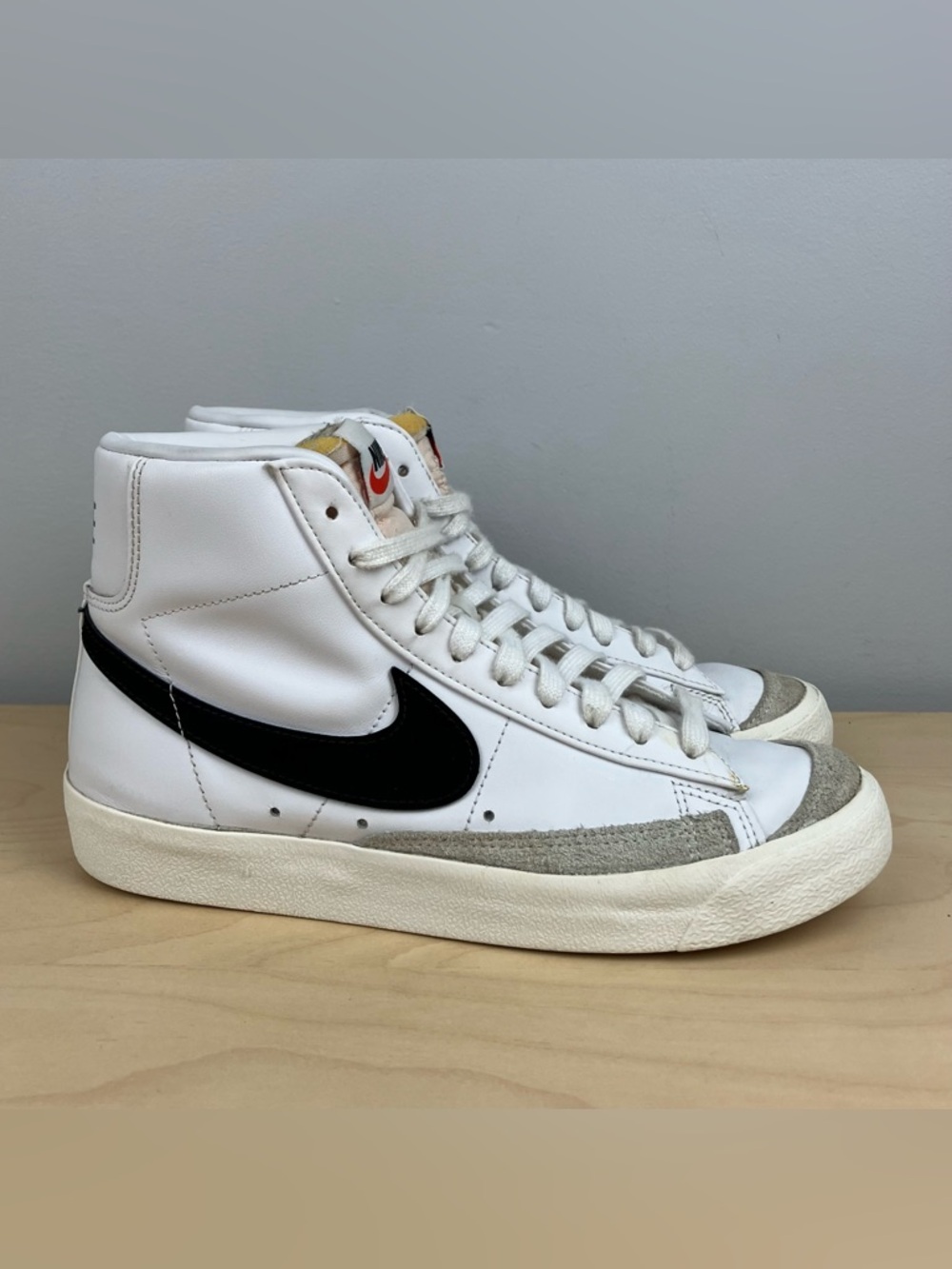 Nike Women’s Size 7.5 Blazer Mid 77 VTG White & Black Athletic Shoes
